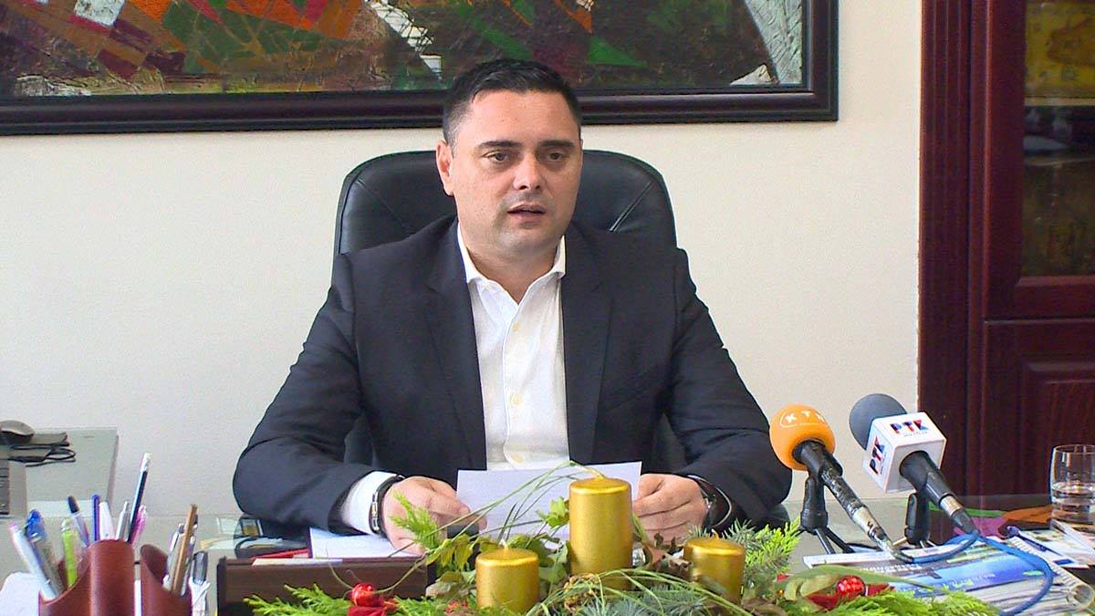 /Видео/ Божиќна честитка на градоначалникот Митко Јанчев до граѓаните