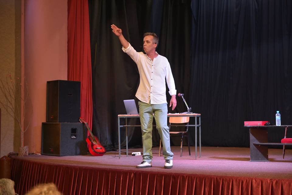 Stand up на Пецо Миланов со „Јас сум од Антиго - На Ти Го“