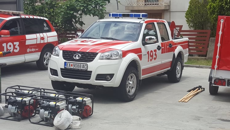 (Видео) Донација на ДЗС возило и опрема на ППТЕ Кавадaраци